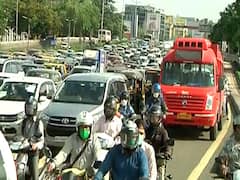 Delhi: Heavy traffic jam at DND flyover on first day of unlock 1.0
