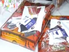 Surat:साड़ी के साथ कोरोना बचाव किट मुफ्त, ग्राहकों को लुभाने के लिए साड़ी व्यापारियों की अनोखी ट्रिक