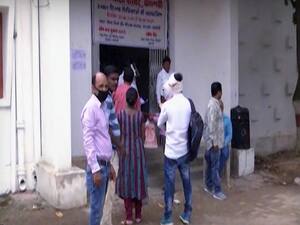 यूपी सहायक शिक्षक भर्ती मामला: फिर अधर में लटका 69 हजार शिक्षकों का भविष्य