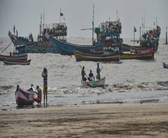 মুম্বইয়ে খুব বেশি প্রভাব ফেলল না নিসর্গ, সন্ধে ৬ টা থেকে ফের চালু হল বিমানবন্দর