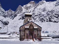 Kedarnath Dham में लौटी रौनक, प्रशासन की अनुमति के बाद यात्रा की तैयारियां तेज
