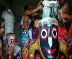 করোনা! এবার মাসির বাড়ি যাবেন না জগন্নাথ, ১০৮ ঘড়া জলে বাড়িতেই হল স্নান
