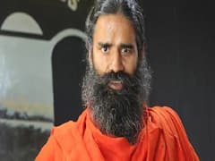 Coronil: क्या BJP से करीबियों की वजह से Baba Ramdev को बनाया जा रहा निशाना ?