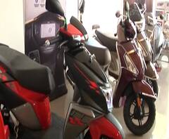 Reality Check Osmanabad | अनलॉक झाल्यानंतर उस्मानाबादेत गाड्यांचे शोरूम उघडले, ग्रामीण भागात दुचाकी खरेदीसाठी पसंती