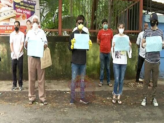 Cast and crew of Hamari Bahu Silk stage protest over non-payment of dues