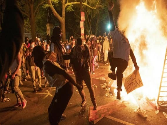 Portland Mayor tear-gassed by federal agents amid protest