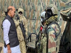 रक्षा मंत्री राजनाथ सिंह ने LOC का जायजा लिया, फॉरवर्ड पोस्ट पर सैनिकों से बात की