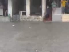 વલસાડમાં ધોધમાર વરસાદ, દાણા બજારમાં ભરાયા પાણી, જુઓ વીડિયો