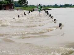 Visuals of Bihar temple inundated with flood water | 7 Ka Punch