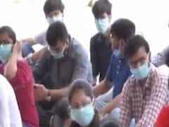 વલસાડ: N-95 માસ્ક, PPE કીટ પૂરતી ન મળતી હોવાને લઈ ઈન્ટર્ન ડૉક્ટર્સ હડતાળ પર, જુઓ વીડિયો 