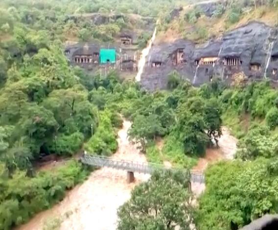 Saptakunda Waterfall | अजिंठा येथील सप्तकुंड धबधबा प्रवाहित 