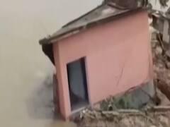 When a school building was engulfed by Kosi river | Viral Express (24.07.2020)