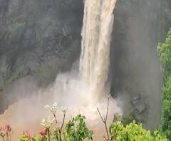 Dabhosa Waterfall | जव्हार तालुक्यातील पर्यटनस्थळे सौंदर्याने बहरली, पालघर जिल्ह्यातील दाभोसा प्रवाहित