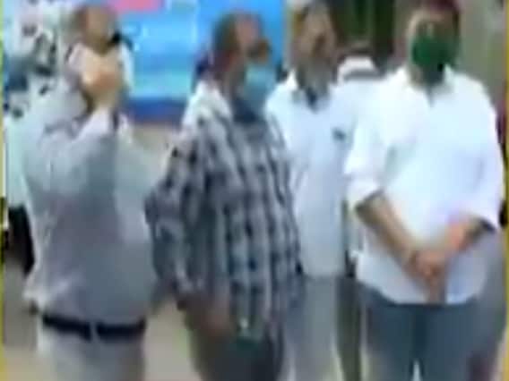 રાજકોટઃ કોગ્રેસના નેતાને ઘોડા પરથી ઉતારવાની પોલીસની કાર્યવાહી વિરુદ્ધ કરણી સેનાનું પ્રદર્શન