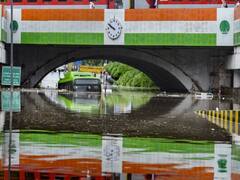 Driver dies on waterlogged Delhi street of drowning