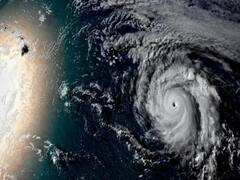 Global Updates: People avoid red alert over Hurricane Douglas in America 