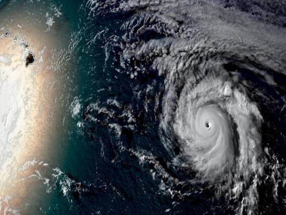 Global Updates: People avoid red alert over Hurricane Douglas in America 