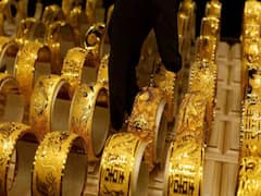 Gold becomes costlier as bullion's prices break record amid covid-19 crisis 