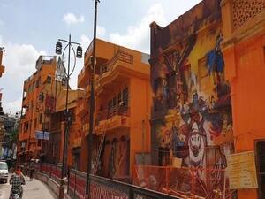 Prayagraj: Goons forcibly paint houses in saffron color, video goes viral | Ghanti Bajao