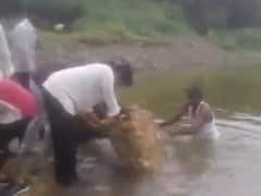 ગીર સોમનાથઃ ઉમેદ ગામના લોકોએ જાતે જ રાવલ નદી પરનો રસ્તો બનાવાનો કર્યો શરૂ