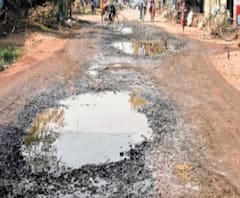 দুর্গাপুরে বেহাল দশা ২ নম্বর জাতীয় সড়ক লাগোয়া সার্ভিস রোডের, প্রায়ই ঘটছে দুর্ঘটনা, শুরু মেরামতির কাজ