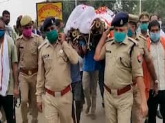 Vikas Dubey Encounter पर शहीद जवानों के परिजन बोले- गद्दारों को भी सजा मिलनी चाहिए | Kanpur Encounter