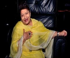 মাত্র ৩ বছর বয়সে সিনেদুনিয়ায় পা রাখেন, সরোজ খানের প্রথম ছবি ছিল ‘নজরানা’