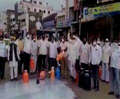 Milk Andolan | दूध दरासाठी शेतकऱ्यांचे आंदोलन; दुधाला प्रतिलिटर 30 रुपये दर देण्याची मागणी