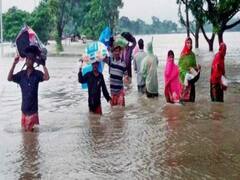Lives in Danger: Helpless people cross river amid flood-like situation in Bihar 