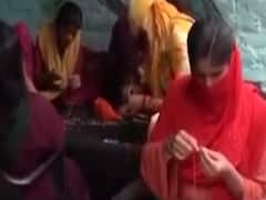 Pakistan से आईं Hindu Refugee महिलाएं सेना के जवानों के लिए कर रहीं हैं Rakhi तैयार