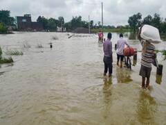 Bihar: 2 men washed away in flooded river, saved | 7 Ka Panch