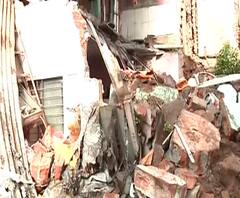 Nashik | नाशिकच्या भद्रकाली परिसरात जुना वाडा कोसळला; एकाचा मृत्यू, तर 2 जण जखमी