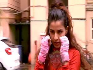 Learn basics of boxing with actress Smiriti Kalra  