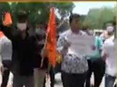 ગુજરાત યુનિવર્સિટીમાં ઓનલાઈન એડમિશન પ્રક્રિયાને વધુ પારદર્શી બનાવવાની માંગ સાથે ABVPનું વિરોધ પ્રદર્શન, જુઓ વીડિયો