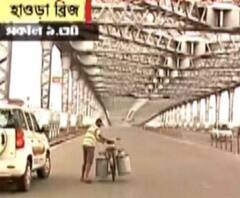 সাপ্তাহিক লকডাউন: প্রায় ফাঁকা হাওড়া ব্রিজ, বেলিলিয়াস রোডে ড্রোনের মাধ্যমে চলছে পুলিশের নজরদারি