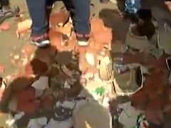 રાજકોટમાં પાણીકાપને લઈને મહિલાઓએ માટલા ફોડીને કર્યો વિરોધ, જુઓ વીડિયો 