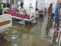 Uttar Pradesh के महोबा में अस्पताल में भरा पानी
