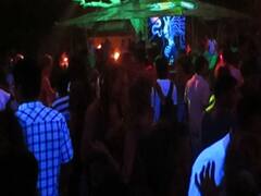 Covid 19: दिल्ली पुलिस ने रेव पार्टी का किया भंडाफोड़, 31 लोग गिरफ्तार