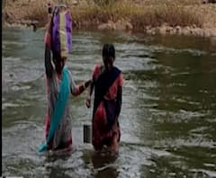 Pregnant Woman Struggle | गडचिरोलीत गरोदर मातेची प्रसूतीसाठी तब्बल 23 किलोमीटरची पायपीट