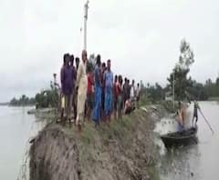 তুফানগঞ্জে ভারত-বাংলাদেশের বেড়া ভাঙল নদী ভাঙন, আশ্রয়হীন ৩ হাজার পরিবার