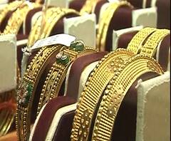 Gold Rate Hike | सराफा बाजारात सोनं 51 हजारांवर, सोन्याचा दरांचा नवा उच्चांक, लग्नसराईत सोनं ग्राहकांच्या आवाक्याबाहेर