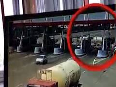 જામનગરના ધ્રોલના સોયલ ટોલનાકા પાસે ગેસ ભરેલ ટેન્કર પલટી, જુઓ CCTV