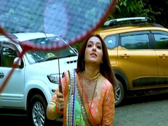 Yeh Rishtey Hain Pyaar Ke: Varun, Kuhu and Maami play badminton on set