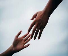 গাছ থেকে ঝুলন্ত অবস্থায় উদ্ধার বৌদি ও দেওরের জোড়া দেহ, বিতর্কের মধ্যে বন্ধ হল মদের দোকান- খবর এক ঝলকে 