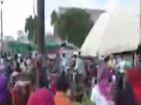 મહેસાણાના ઉંઝાના શાકભાજી માર્કેટમાં સોશિયલ ડિસ્ટન્સિંગનો જોવા મળ્યો અભાવ, જુઓ વીડિયો