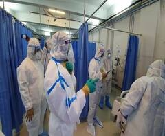 Eknath Shinde visits Thane Covid Hospital | एकनाथ शिंदे पीपीई किट घालून ठाण्याच्या कोविड रुग्णालयात पाहणीसाठी