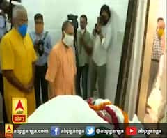 लालजी टंडन का अंतिम दर्शन करने पहुंचे उत्तर प्रदेश के सीएम योगी आदित्यनाथ।