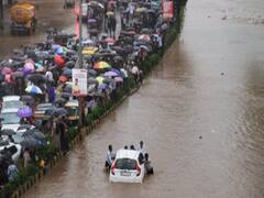 Heavy traffic jam witnessed in Mumbai amid downpour