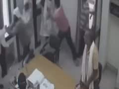 Video of Karnal electricity department goes viral post people indulge in fight | Viral Express (23.07.2020)