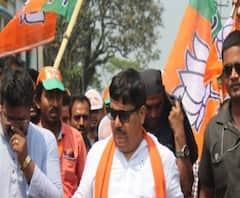  রণক্ষেত্র হালিশহর, অর্জুন সিংহের গাড়ি 'ভাঙচুর', আগুন তৃণমূলের পার্টি অফিসে, আহত বহু